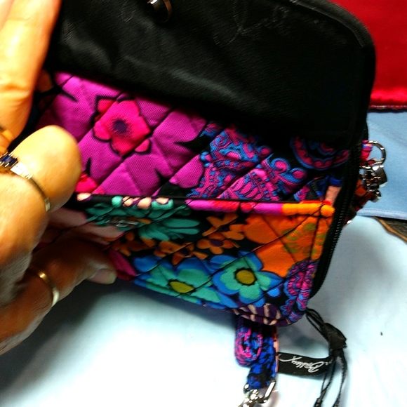 SOLD ❤🆕💖Vera Bradley All In One Crossbody For iphone 6+ Floral Fiesta - Picture 11 of 14